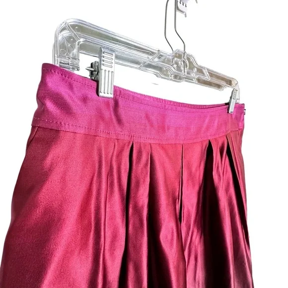 5 for $40 SALE!
Ann Taylor Pink to Dark Red Satin Ombré Bubble Skirt 8 POCKETS - Picture 3 of 10